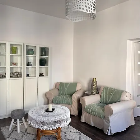 W Centrum Miasta شتشتنو